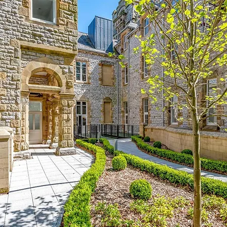 Alice House Stone Cross Mansion 別荘 ウルバーストン