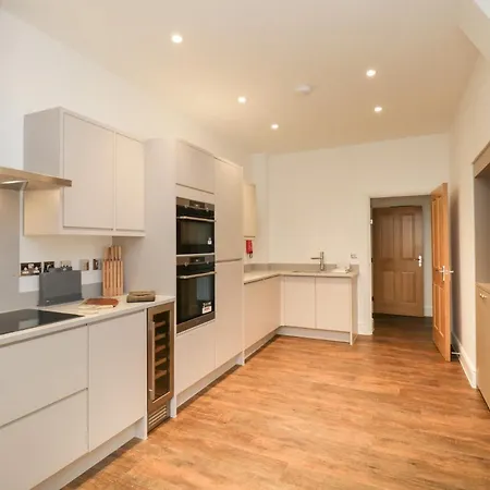 Alice House Stone Cross Mansion *