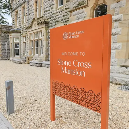 Alice House Stone Cross Mansion * 울버스톤